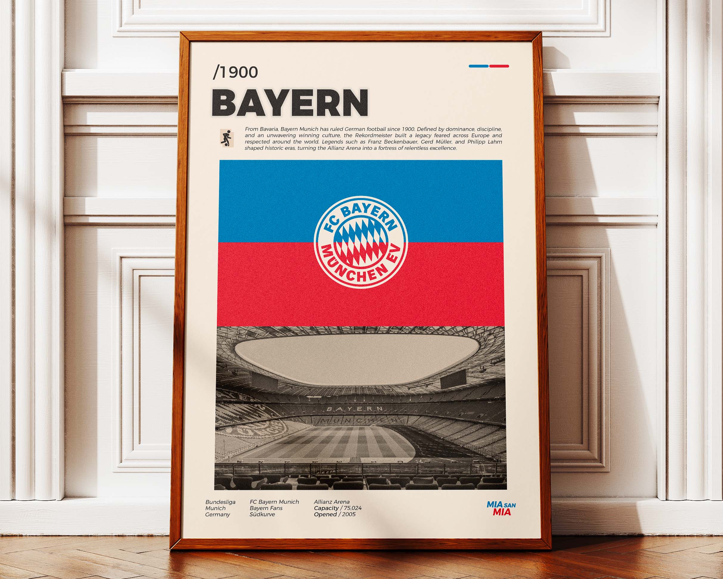 Poster minimaliste encadré du Bayern Munich posé contre un mur bien visible, décoration sportive allemande et moderne.