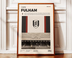 Poster minimaliste encadré de Fulham posé contre un mur bien visible, décoration football de Londres.