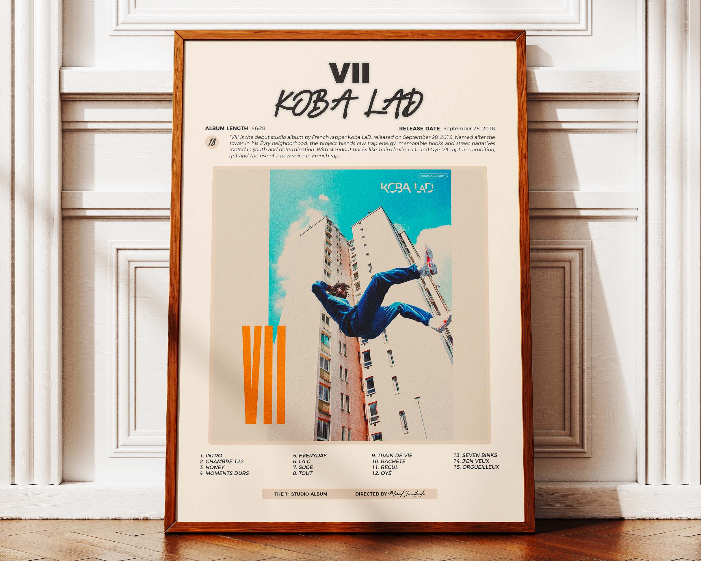Affiche de l'album VII de Koba LaD présentée dans un cadre en bois massif, finition élégante pour une décoration murale urbaine haut de gamme.