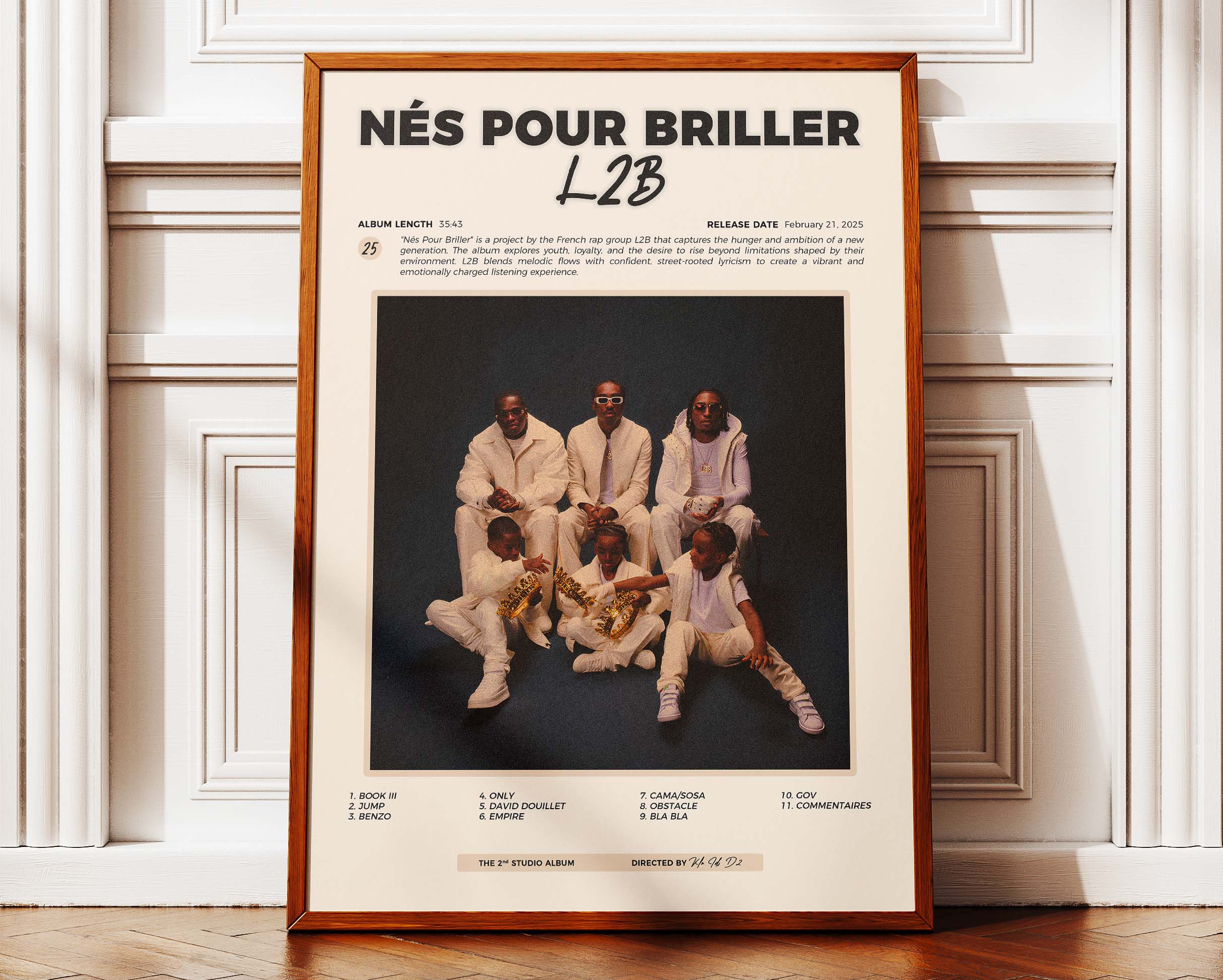 Poster minimaliste encadré de L2B Nes pour briller posé contre un mur bien visible, décoration rap moderne.
