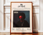 Poster minimaliste encadré de La Feve album 24 posé contre un mur bien visible, décoration rap moderne.