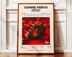Poster minimaliste encadré de Ninho Comme Prevu posé contre un mur bien visible, décoration rap moderne.
