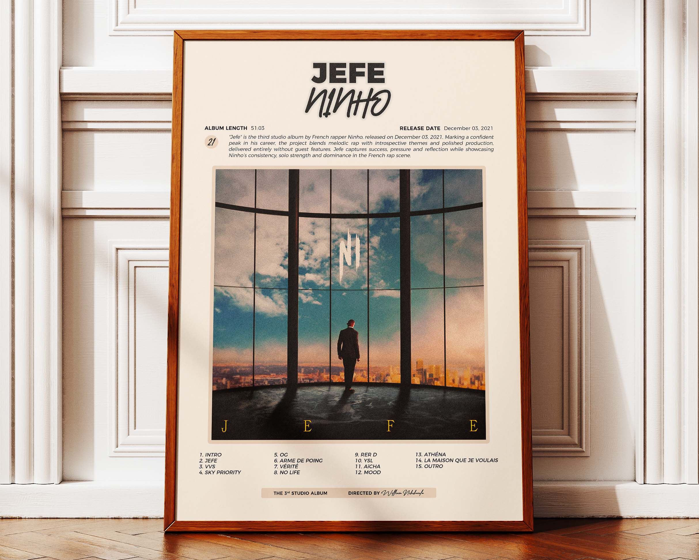 Poster minimaliste encadré de Ninho Jefe posé contre un mur bien visible, décoration rap luxe et moderne.