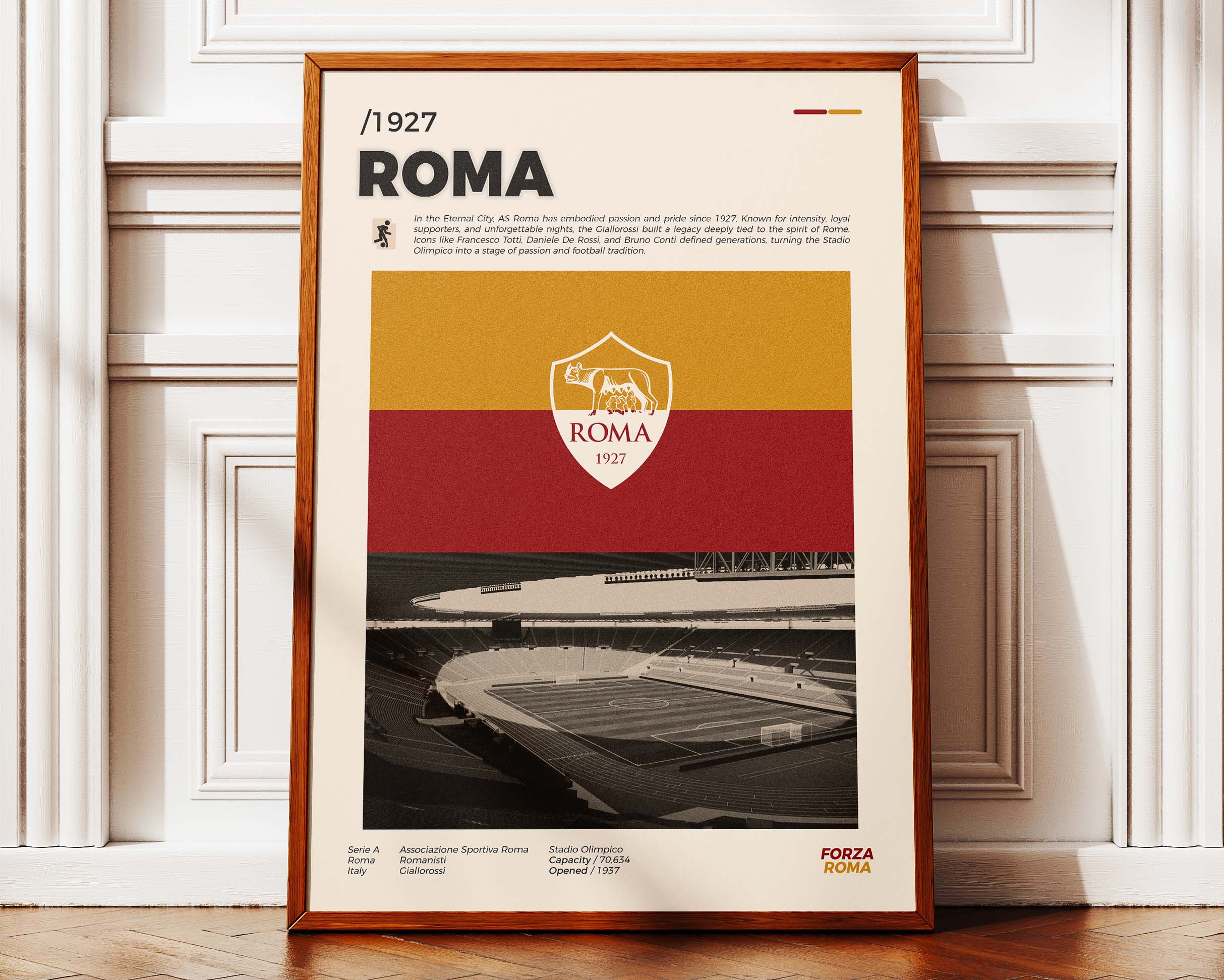 Poster minimaliste de l'affiche AS Roma posé contre un mur, esprit du Stadio Olimpico et design épuré.