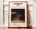 Poster minimaliste encadré de SCH Autobahn posé contre un mur bien visible, décoration rap et automobile.