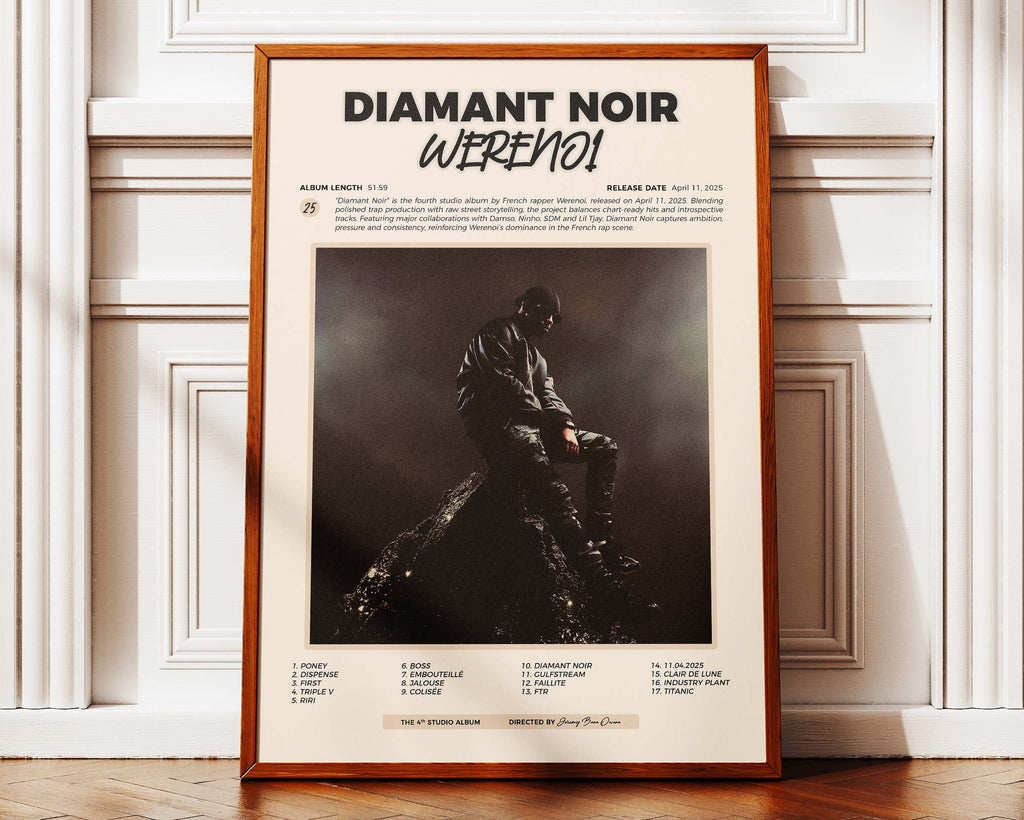 Poster minimaliste encadré de Werenoi Diamant Noir posé contre un mur bien visible, décoration rap français.