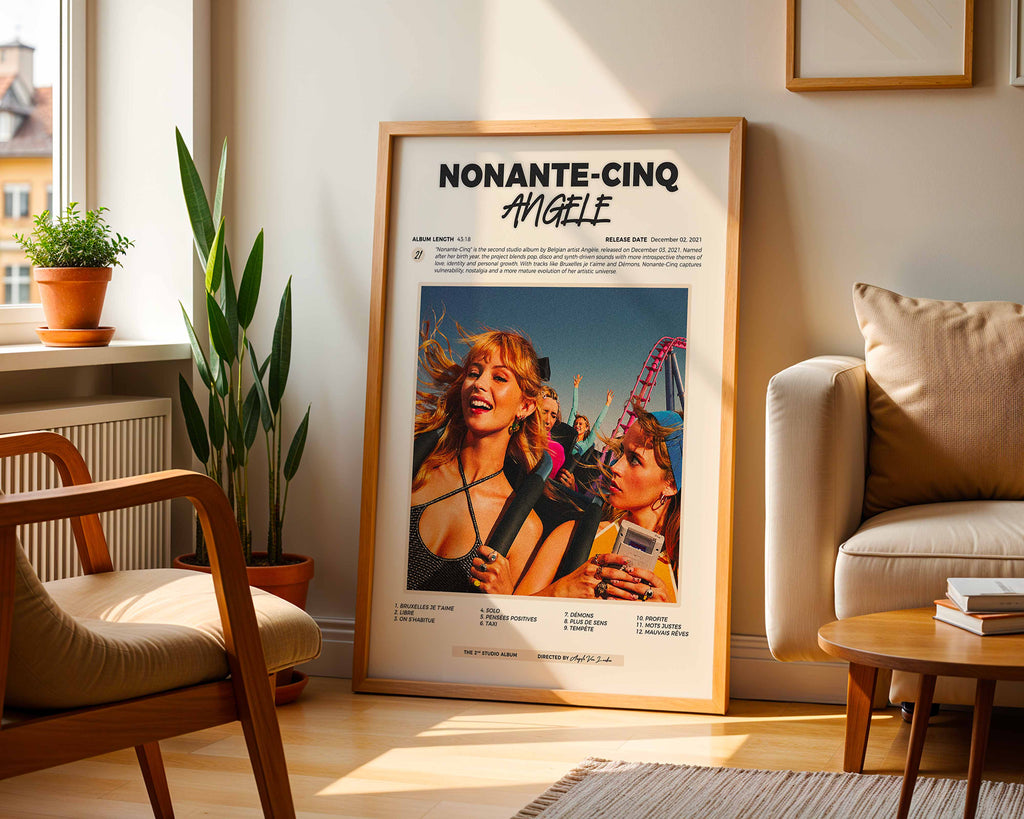 Poster minimaliste encadré de l'album de Angèle posé contre un mur dans un salon lumineux, art mural contemporain.