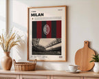 Poster minimaliste encadré de l'AC Milan accroché au mur dans un salon lumineux et bien visible, design premium rouge et noir.