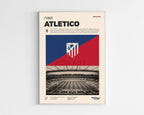 Poster minimaliste encadré de l'Atletico de Madrid accroché au mur dans un salon lumineux et bien visible, design premium.