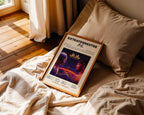 Poster minimaliste encadré de JUL Extraterrestre posé sur un lit dans une chambre, idée cadeau fan de rap français.