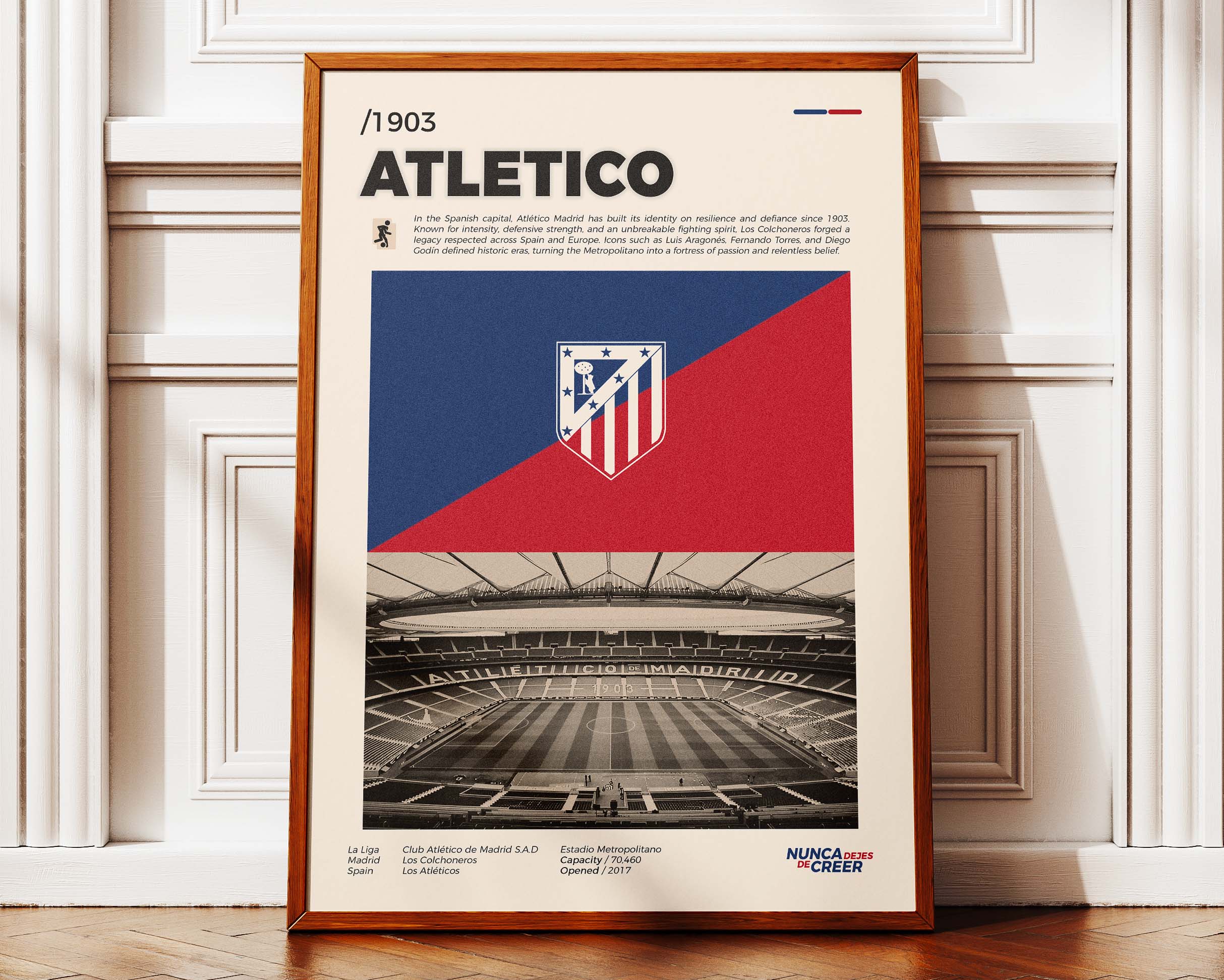 Poster minimaliste encadré de l'Atletico de Madrid bien visible sur fond blanc, impression premium 300g.