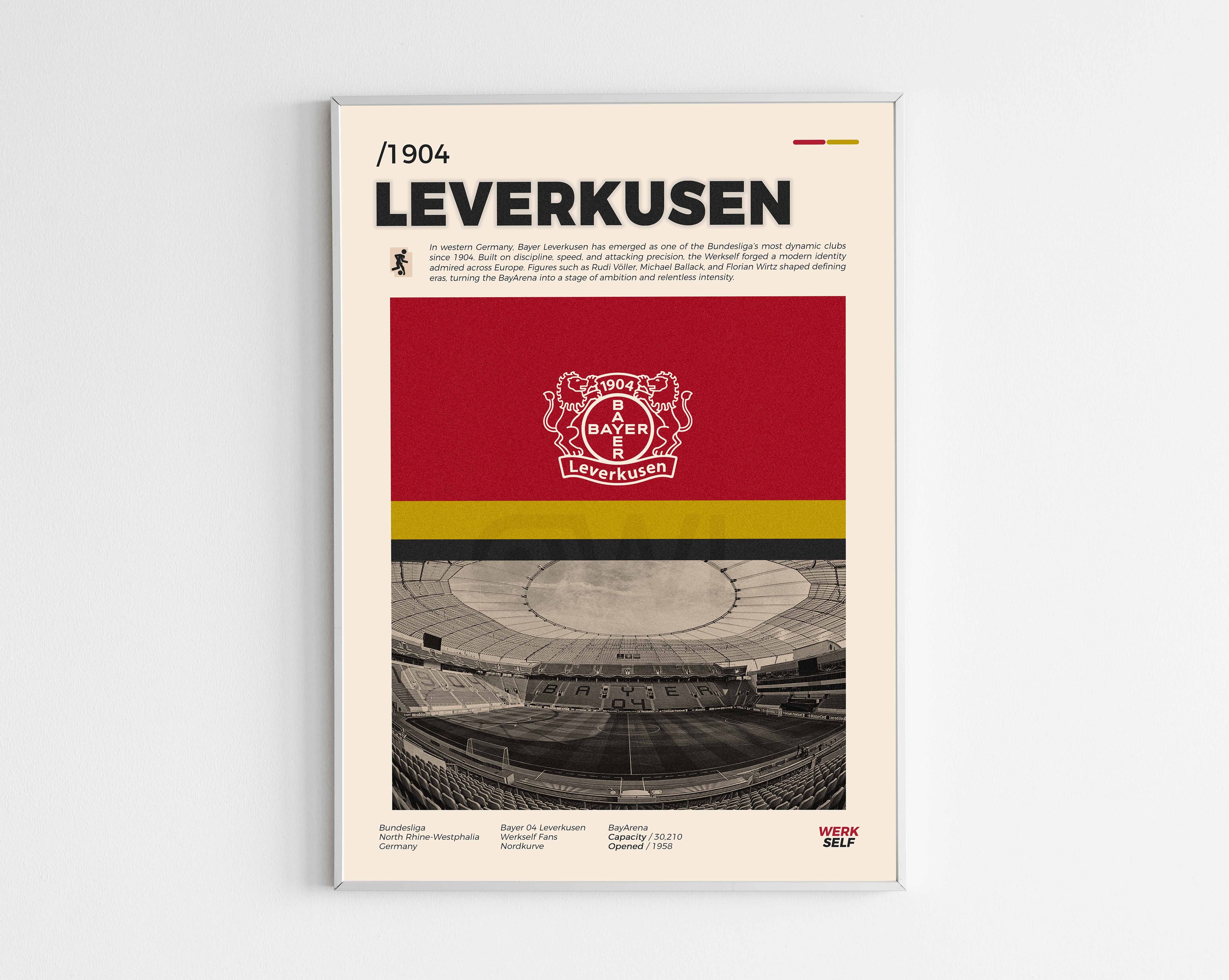 Poster minimaliste encadré du club Bayer Leverkusen bien visible sur fond blanc, impression premium 300g.
