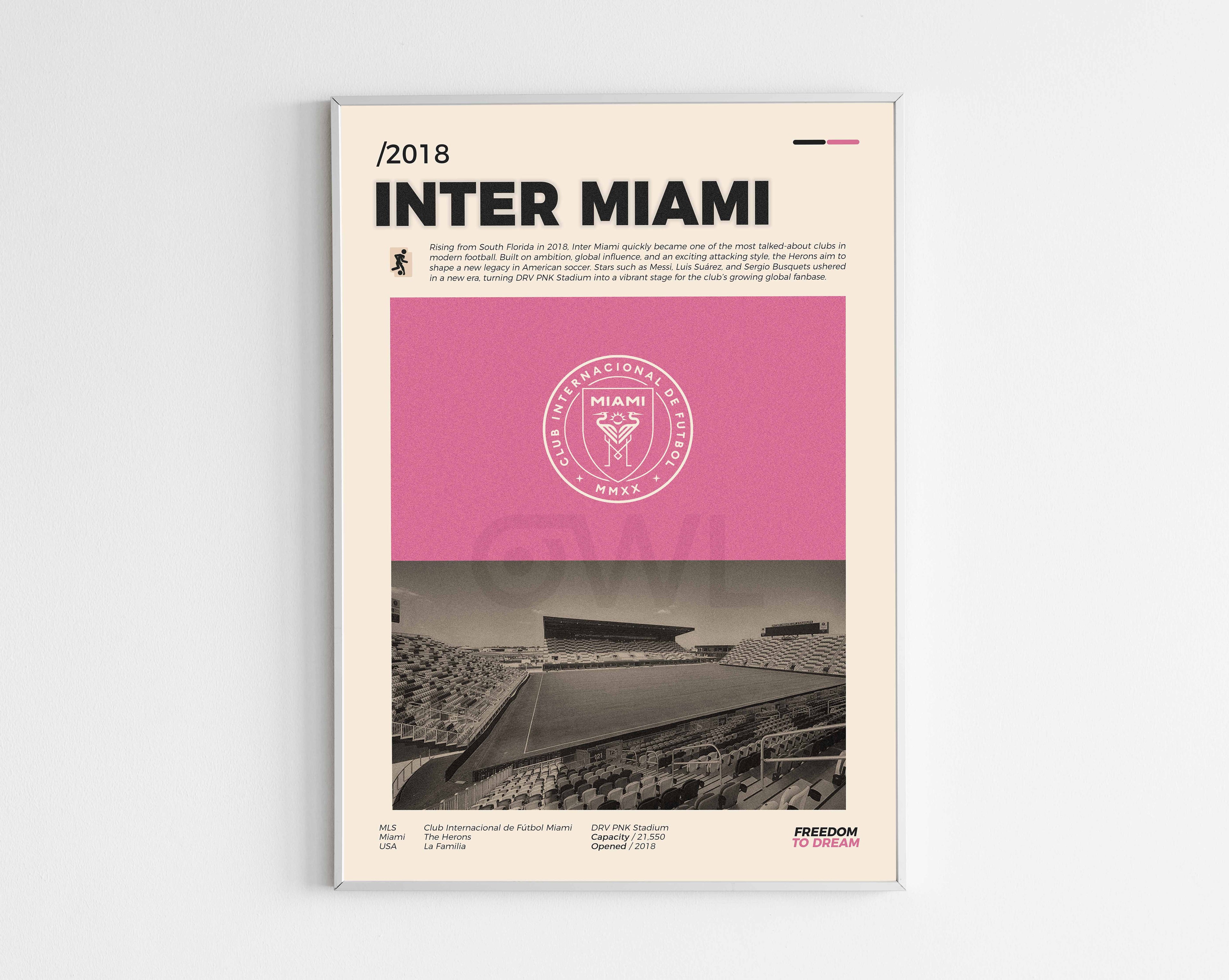 Poster minimaliste encadré de l'Inter Miami bien visible sur fond blanc, impression premium 300g.