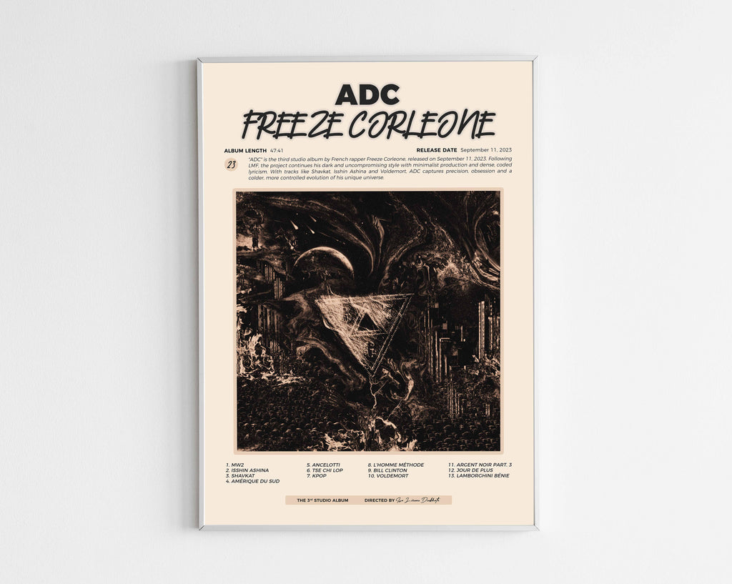 Poster minimaliste encadré de l'album ADC de Freeze Corleone bien visible sur fond blanc, impression premium 300g.