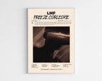 Poster minimaliste encadré de l'album LMF de Freeze Corleone bien visible sur fond blanc, impression premium 300g.