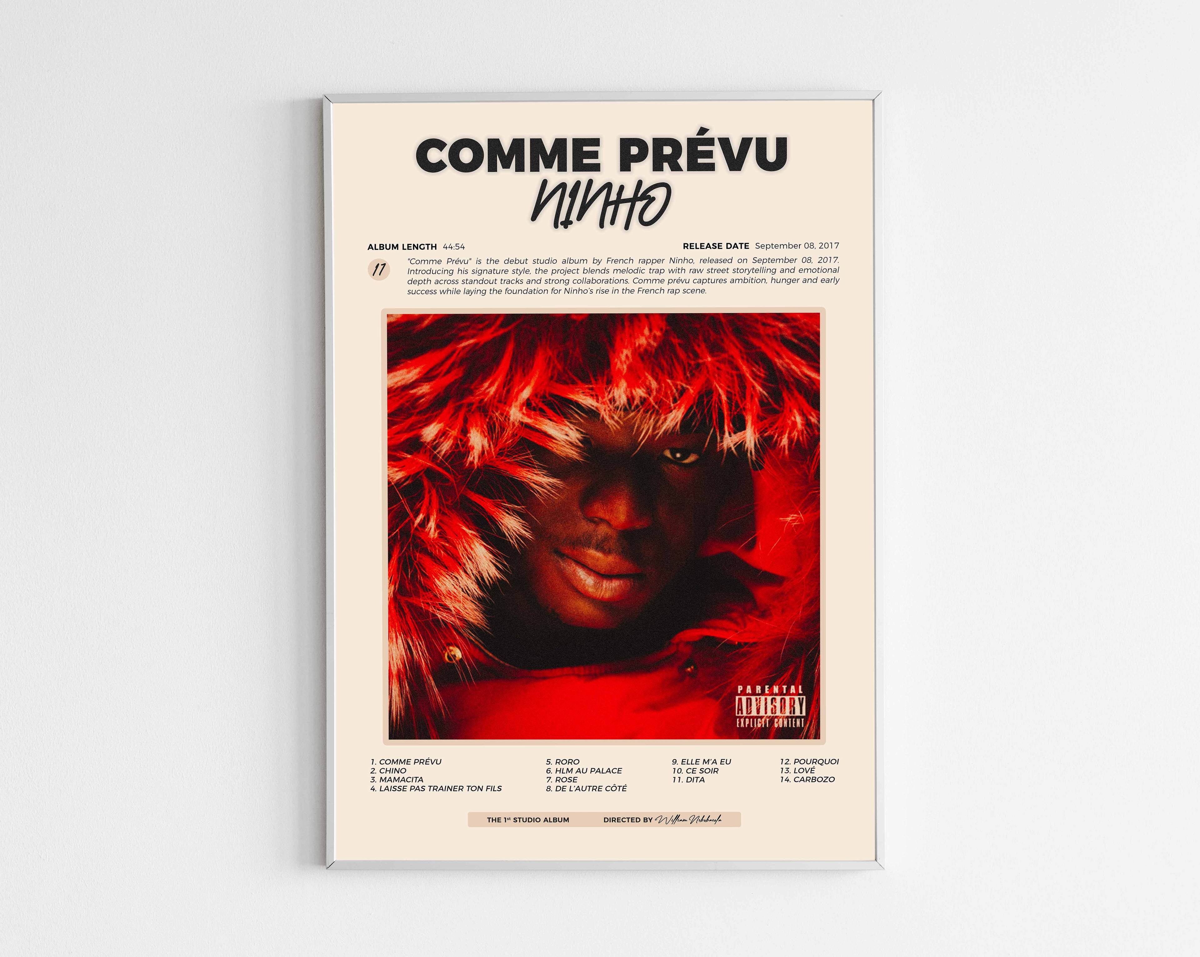 Poster minimaliste encadré de l'album Comme Prevu de Ninho bien visible sur fond blanc, impression premium 300g.
