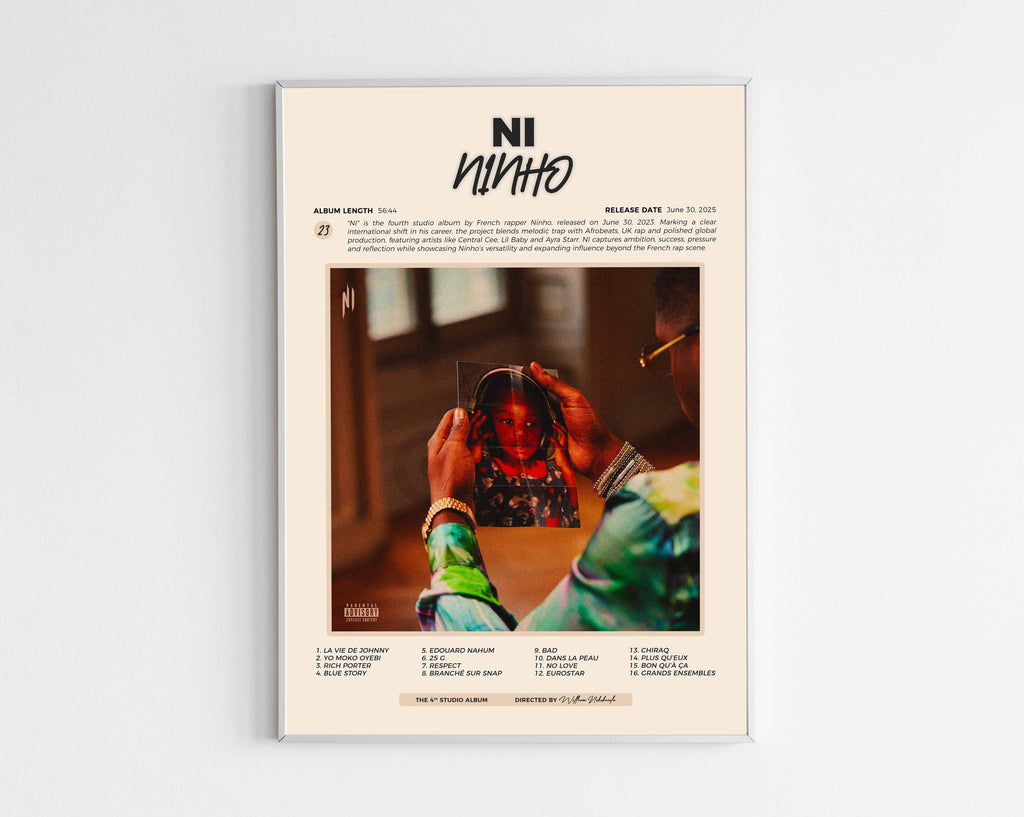 Poster minimaliste encadré de l'album NI de Ninho bien visible sur fond blanc, impression premium 300g.